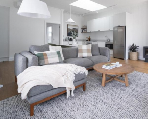 Field Street Cottages 'Studio' - Centrally Located Luxury